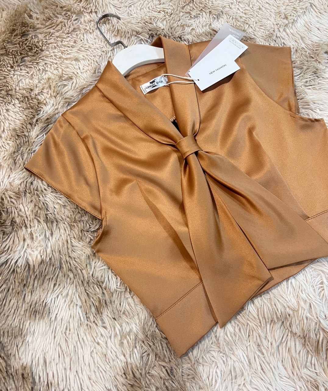 S__37085216_0.jpg - เสื้อครอปสั้น คอสอดไทด์ | https://pumpimshop.com